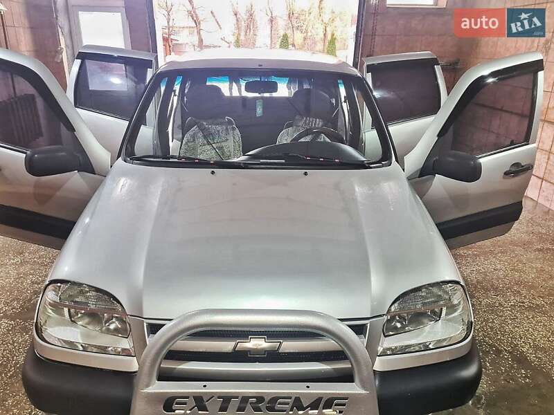 Внедорожник / Кроссовер Chevrolet Niva