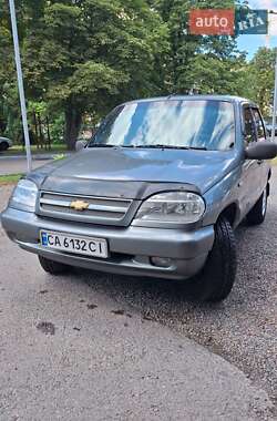 Chevrolet Niva  2004