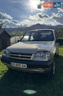 Chevrolet Niva 2004