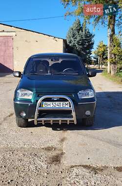 Chevrolet Niva  2004