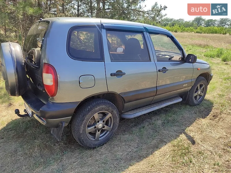 Chevrolet Niva 2004