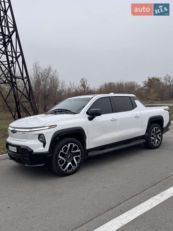 Легковые Chevrolet Silverado EV