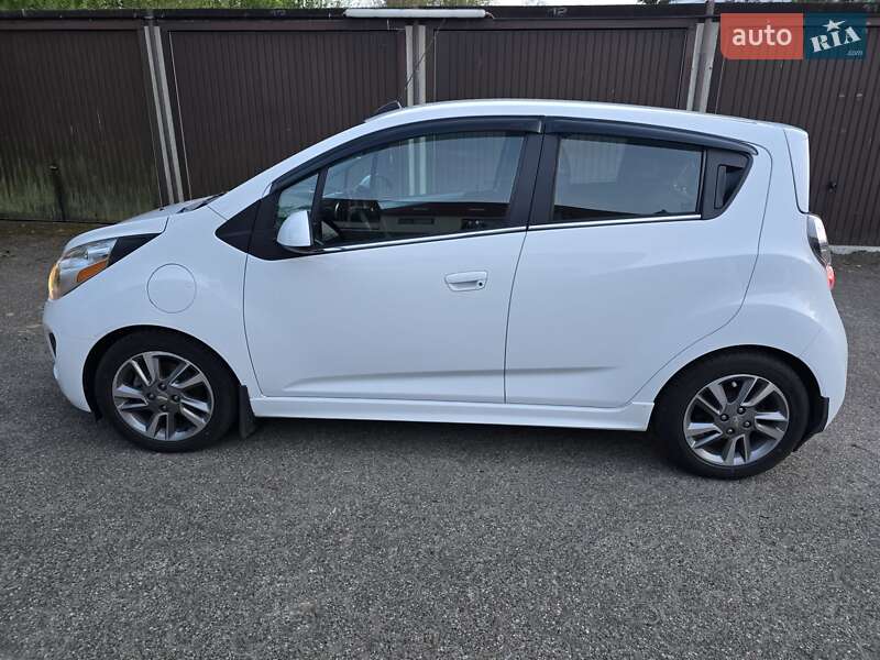 Хетчбек Chevrolet Spark EV