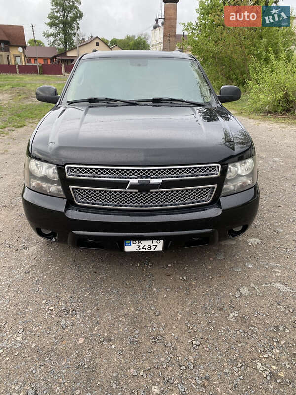 Позашляховик / Кросовер Chevrolet Suburban
