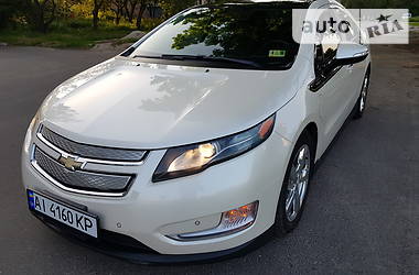 Chevrolet Volt exclusive red 2011