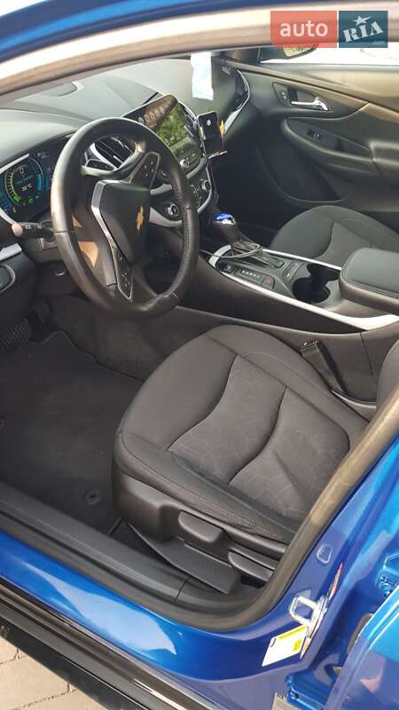 Хэтчбек Chevrolet Volt 2015 в Умани