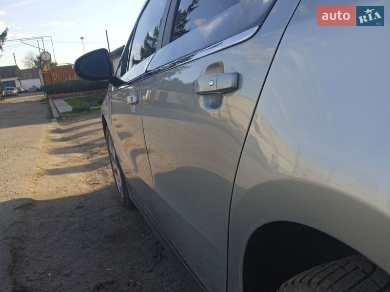 Хетчбек Chevrolet Volt 2011 в Ромнах