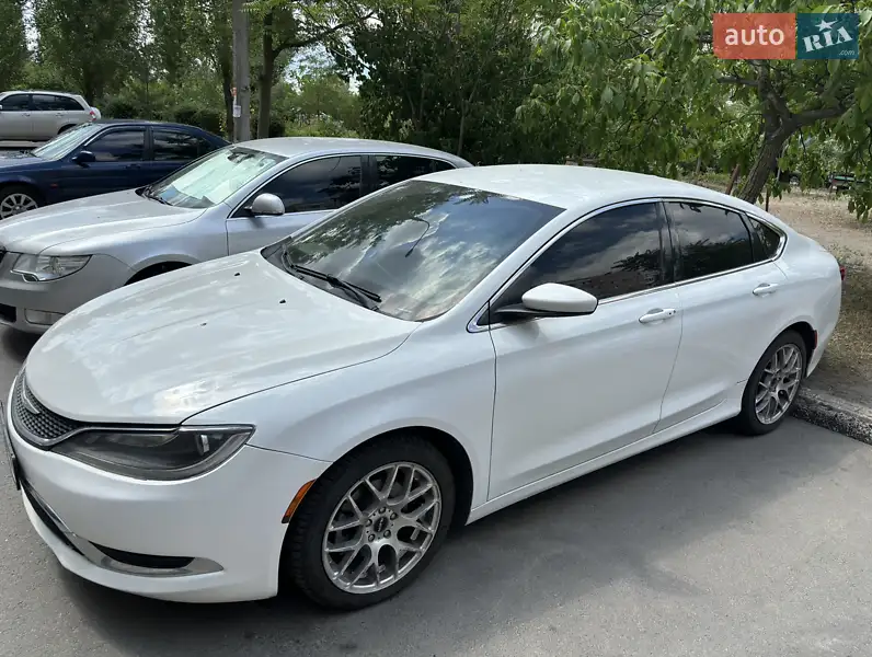 Chrysler 200
