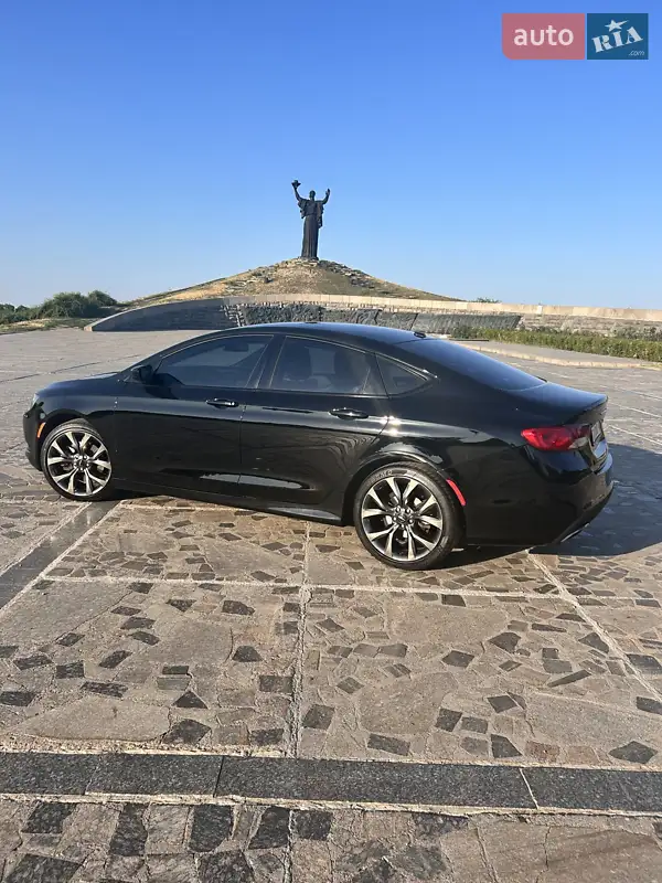 Chrysler 200