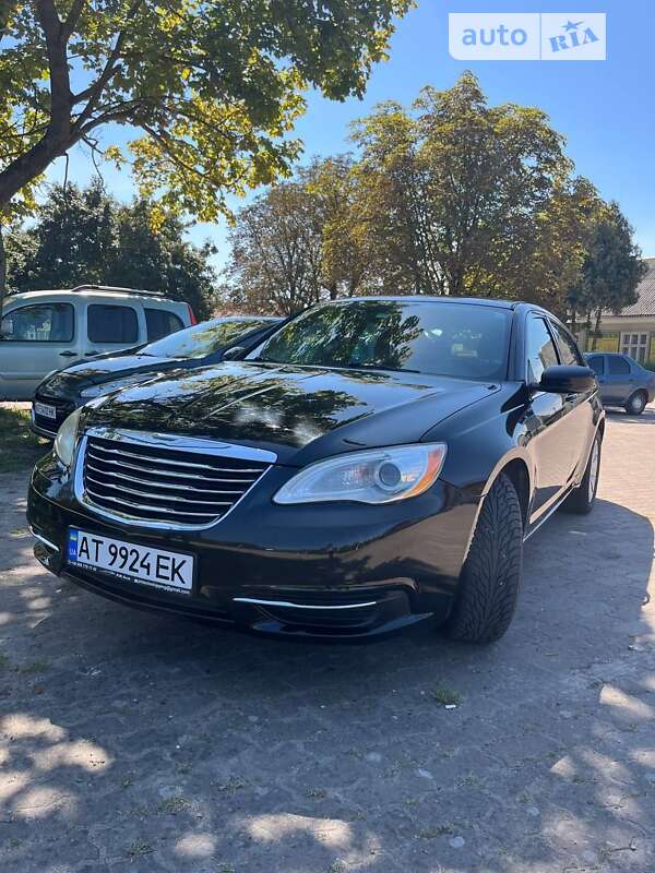 Хэтчбек Chrysler 200