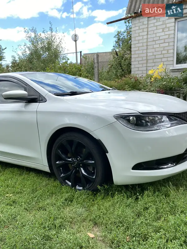 Chrysler 200