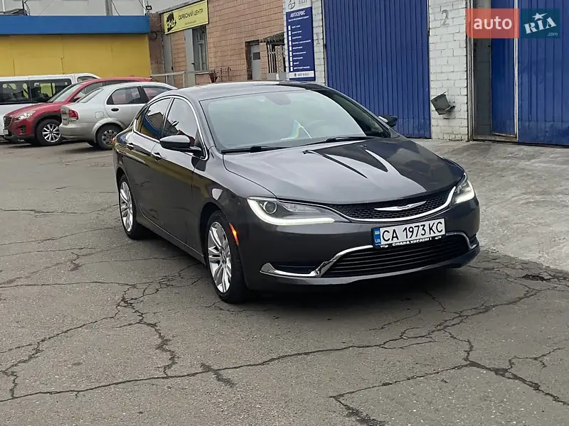 Chrysler 200