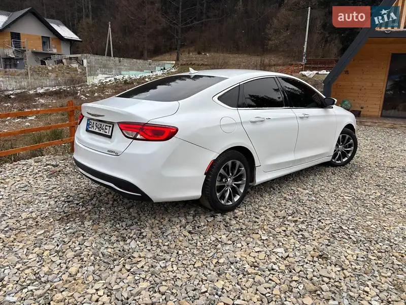 Chrysler 200
