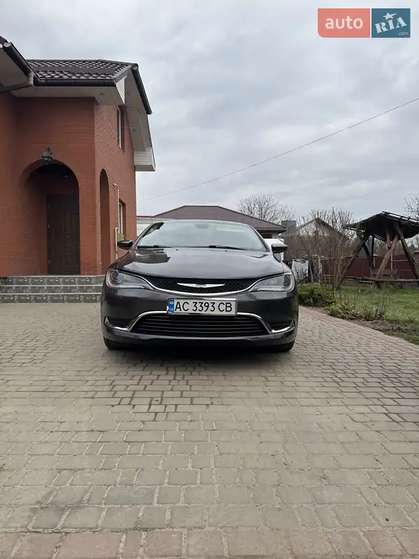 Chrysler 200
