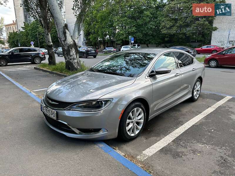 Chrysler 200