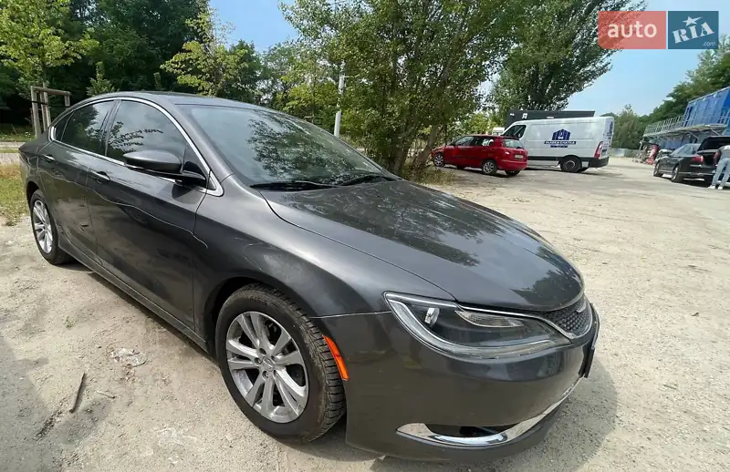 Chrysler 200
