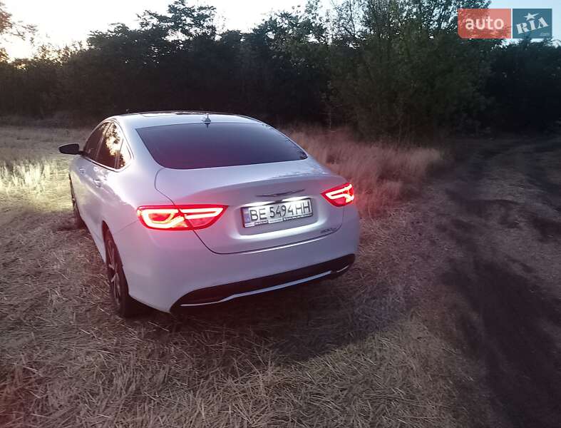 Chrysler 200