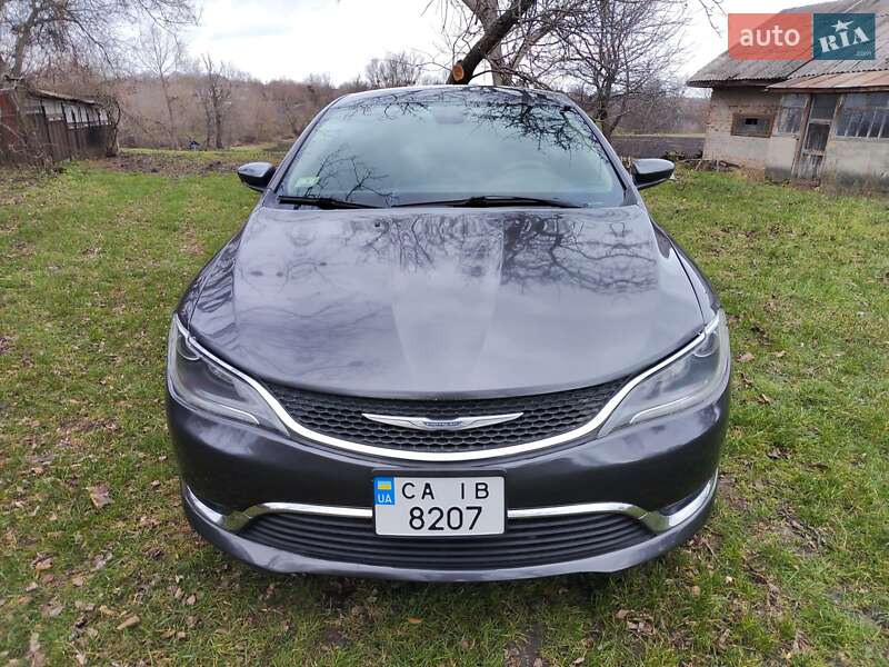 Chrysler 200
