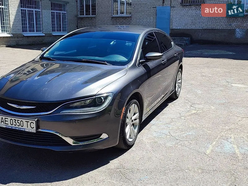 Chrysler 200