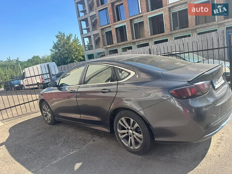 Chrysler 200