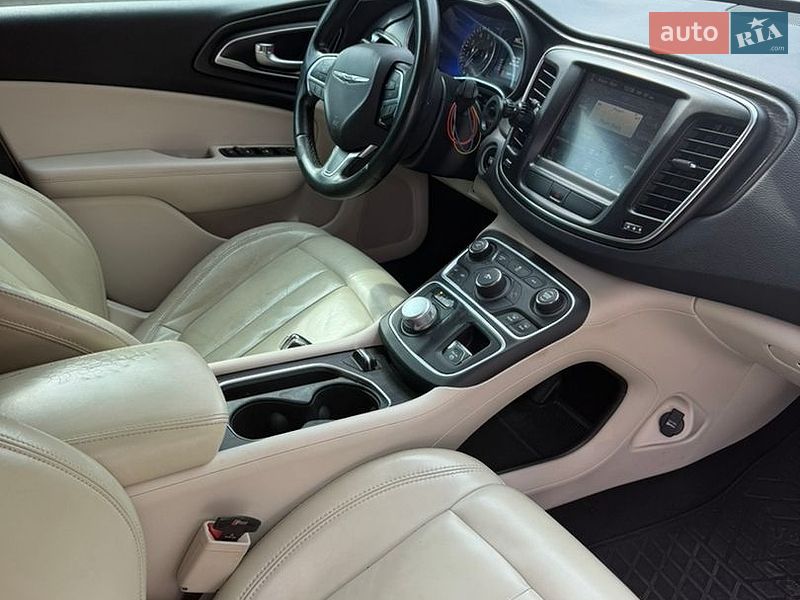 Седан Chrysler 200 2016 в Киеве