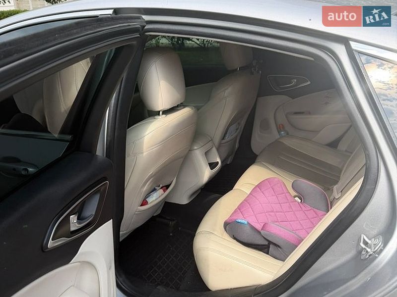 Седан Chrysler 200 2016 в Киеве