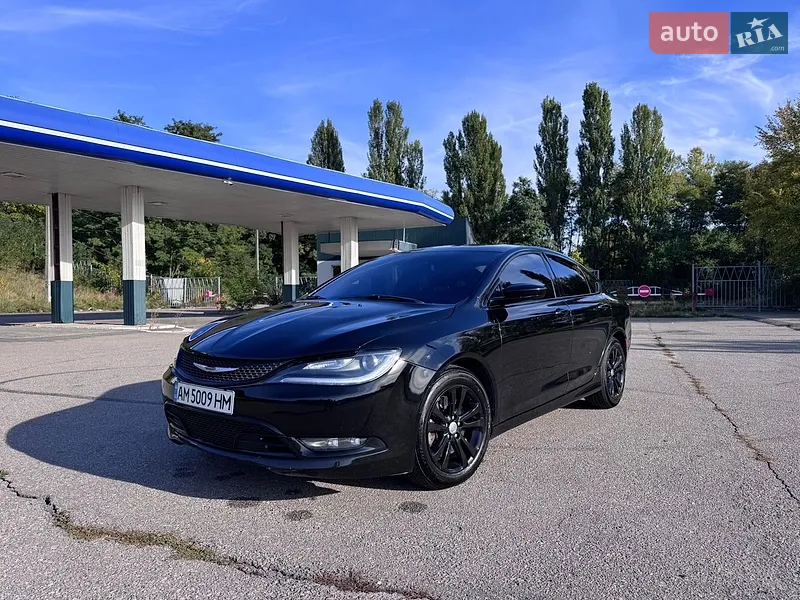 Chrysler 200