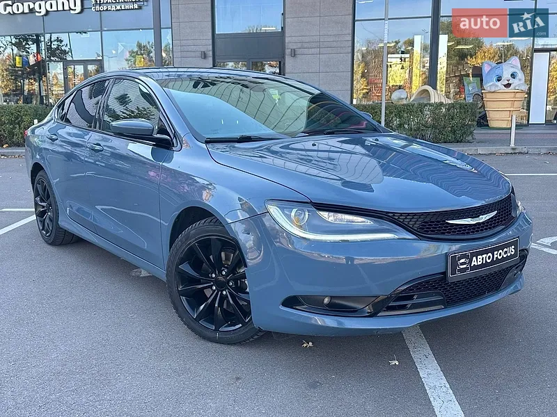 Chrysler 200
