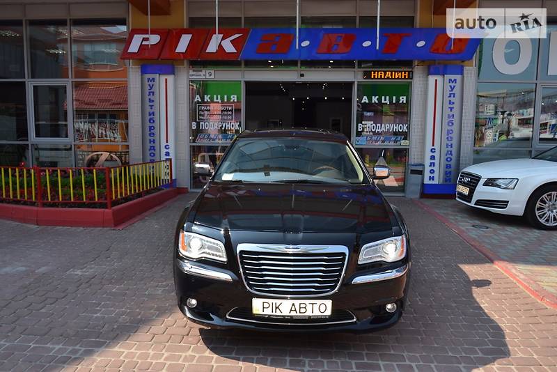 Chrysler 300 C 2011 года