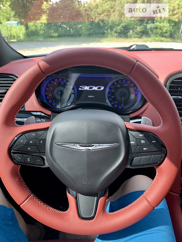 Седан Chrysler 300 S