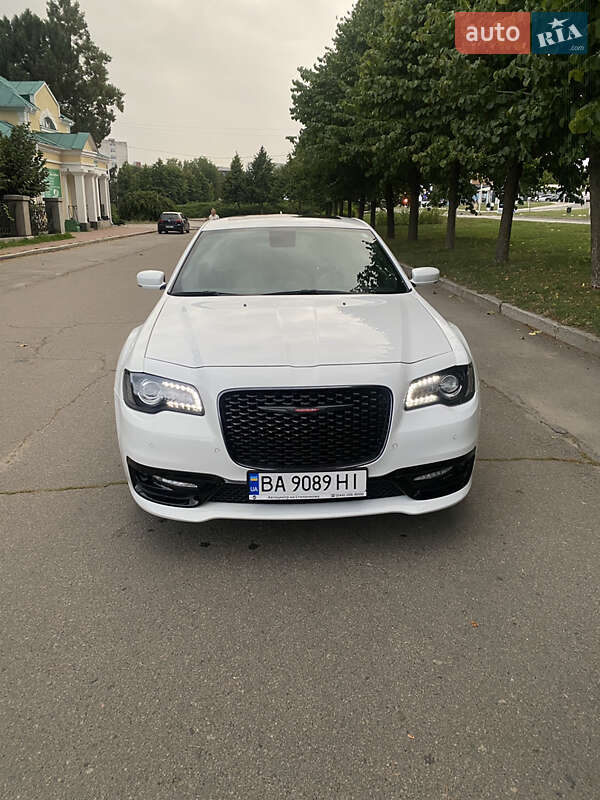 Седан Chrysler 300 S