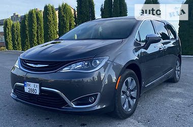 Chrysler Pacifica Hybrid 2017