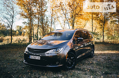 Chrysler Pacifica S 2018