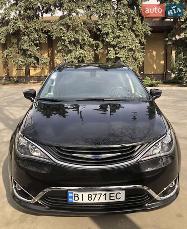 Седан Chrysler Pacifica