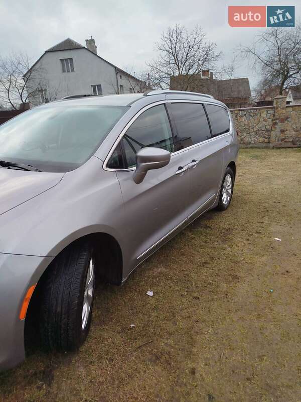 Мінівен Chrysler Pacifica 2017 в Львові фото 12 Мінівен Chrysler Pacifica 2017 в Львові