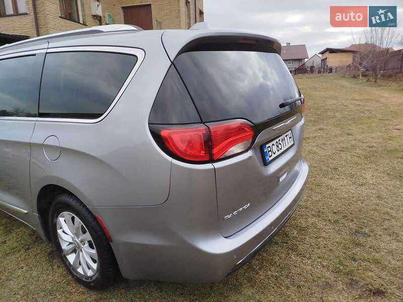 Мінівен Chrysler Pacifica 2017 в Львові фото 15 Мінівен Chrysler Pacifica 2017 в Львові