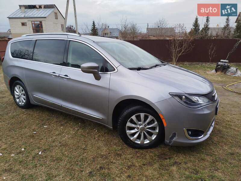 Мінівен Chrysler Pacifica 2017 в Львові фото 19 Мінівен Chrysler Pacifica 2017 в Львові