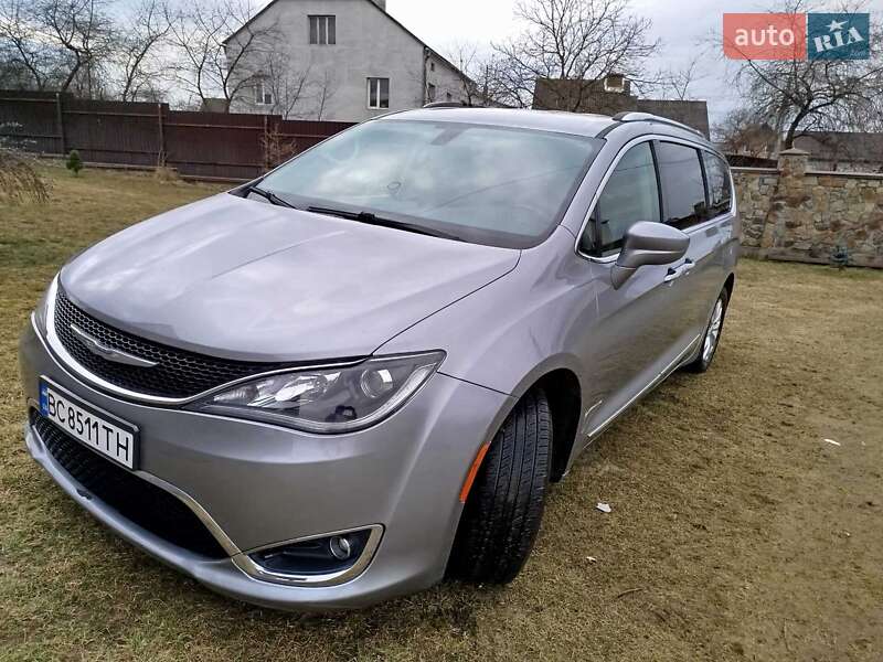 Мінівен Chrysler Pacifica 2017 в Львові фото 20 Мінівен Chrysler Pacifica 2017 в Львові