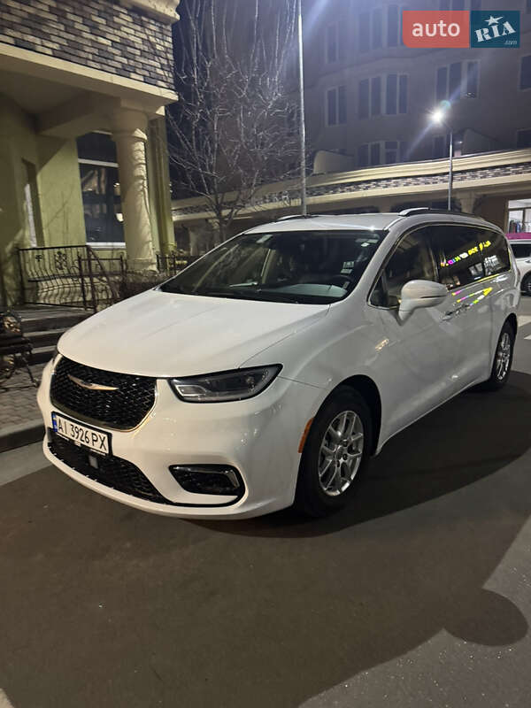 Легковые Chrysler Pacifica