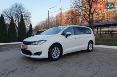 Минивэн Chrysler Pacifica 2020 в Киеве фото Минивэн Chrysler Pacifica 2020 в Киеве