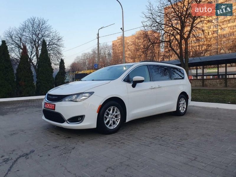 Минивэн Chrysler Pacifica 2020 в Киеве фото Минивэн Chrysler Pacifica 2020 в Киеве