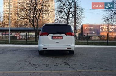 Минивэн Chrysler Pacifica 2020 в Киеве фото 6 Минивэн Chrysler Pacifica 2020 в Киеве