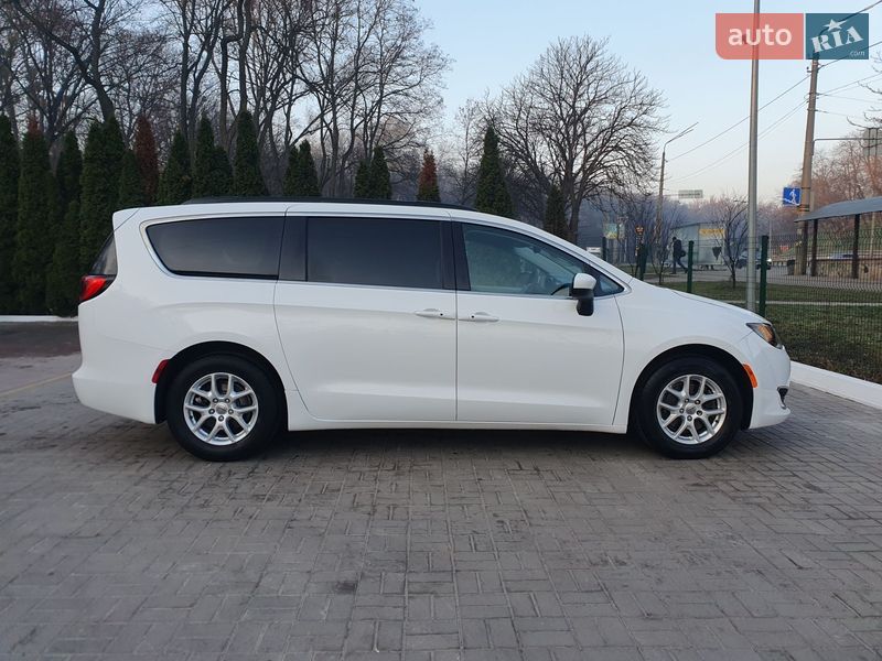 Минивэн Chrysler Pacifica 2020 в Киеве фото 11 Минивэн Chrysler Pacifica 2020 в Киеве