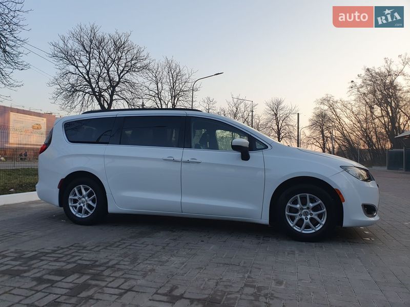 Минивэн Chrysler Pacifica 2020 в Киеве фото 12 Минивэн Chrysler Pacifica 2020 в Киеве