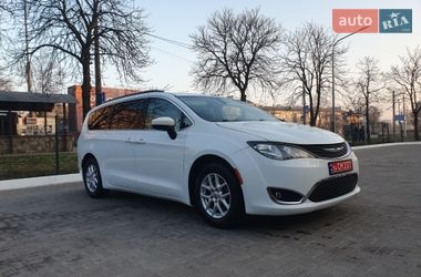 Минивэн Chrysler Pacifica 2020 в Киеве фото 14 Минивэн Chrysler Pacifica 2020 в Киеве