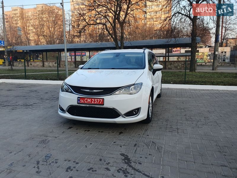 Минивэн Chrysler Pacifica 2020 в Киеве фото 19 Минивэн Chrysler Pacifica 2020 в Киеве