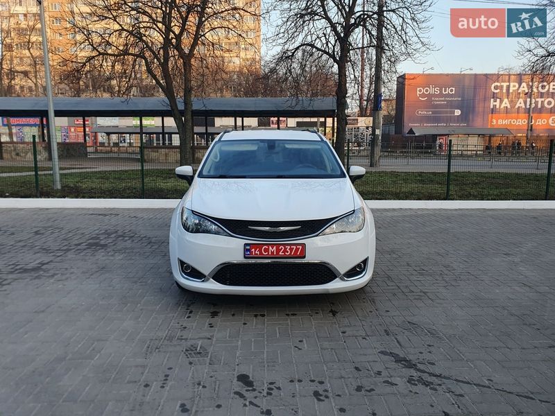 Минивэн Chrysler Pacifica 2020 в Киеве фото 18 Минивэн Chrysler Pacifica 2020 в Киеве
