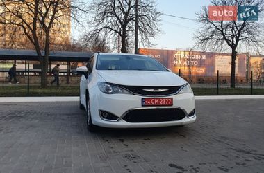 Минивэн Chrysler Pacifica 2020 в Киеве фото 16 Минивэн Chrysler Pacifica 2020 в Киеве