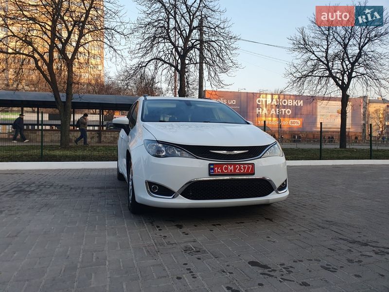 Минивэн Chrysler Pacifica 2020 в Киеве фото 16 Минивэн Chrysler Pacifica 2020 в Киеве