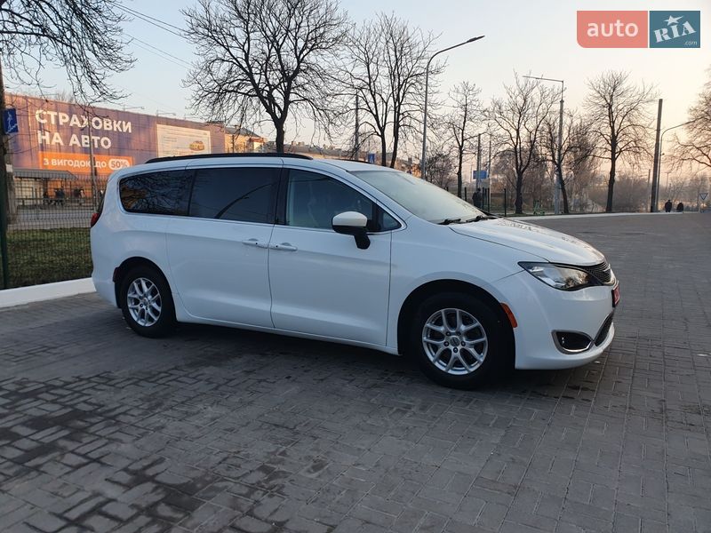 Минивэн Chrysler Pacifica 2020 в Киеве фото 13 Минивэн Chrysler Pacifica 2020 в Киеве